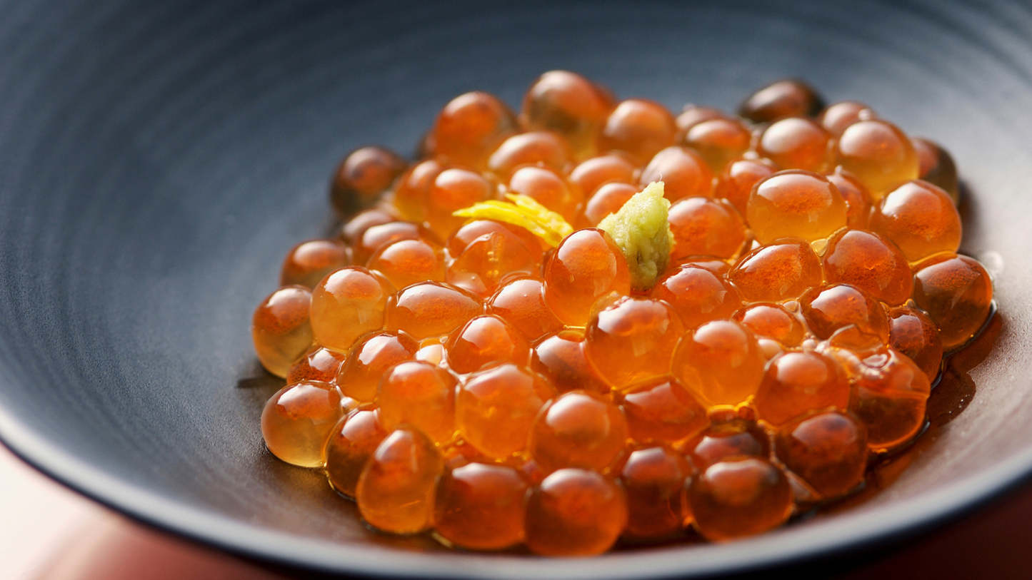 醤油漬けいくら 北海道小樽産  100gパック 贅沢なぷちぷち食感と特製醤油ダレの絶妙な味わい 産地直送 鮮度抜群